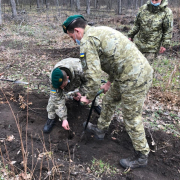 Харьковские пограничники присоединились к всеукраинским экологическим акциям (фото)