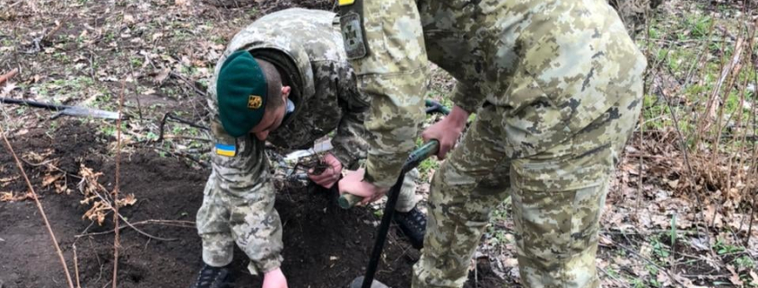 Харьковские пограничники присоединились к всеукраинским экологическим акциям (фото)