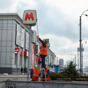 Коммунальщики Харькова приводят в порядок после зимы метро, дворы, улицы