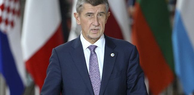 Премьер Чехии попросил страны Евросоюза выслать по одному российскому дипломату