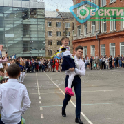 В школах Харькова прозвучал последний звонок (фоторепортаж, видео)